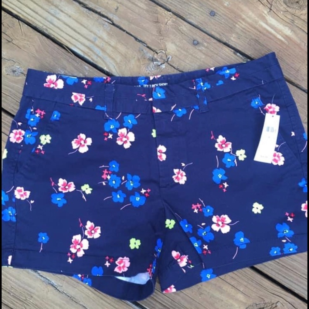 Gap navy floral khaki shorts